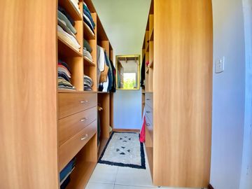 APTO CREDITO - CASA EN VENTA | 5 AMBIENTES | LOTE INTERNO | FINCAS DEL LAGO, ING. MASCHWITZ.