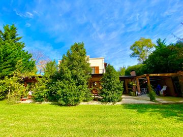 APTO CREDITO - CASA EN VENTA | 5 AMBIENTES | LOTE INTERNO | FINCAS DEL LAGO, ING. MASCHWITZ.
