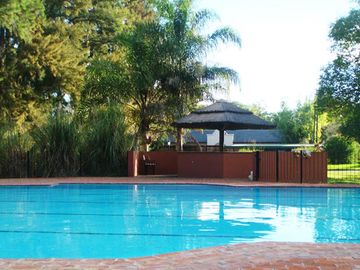 APTO CREDITO - CASA EN VENTA | 5 AMBIENTES | LOTE INTERNO | FINCAS DEL LAGO, ING. MASCHWITZ.