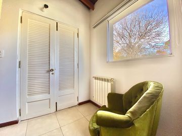 APTO CREDITO - CASA EN VENTA | 5 AMBIENTES | LOTE INTERNO | FINCAS DEL LAGO, ING. MASCHWITZ.