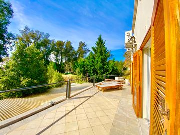 APTO CREDITO - CASA EN VENTA | 5 AMBIENTES | LOTE INTERNO | FINCAS DEL LAGO, ING. MASCHWITZ.