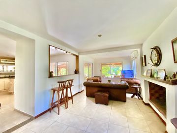 APTO CREDITO - CASA EN VENTA | 5 AMBIENTES | LOTE INTERNO | FINCAS DEL LAGO, ING. MASCHWITZ.