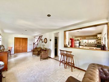 APTO CREDITO - CASA EN VENTA | 5 AMBIENTES | LOTE INTERNO | FINCAS DEL LAGO, ING. MASCHWITZ.