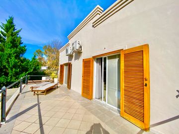 APTO CREDITO - CASA EN VENTA | 5 AMBIENTES | LOTE INTERNO | FINCAS DEL LAGO, ING. MASCHWITZ.