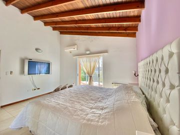 APTO CREDITO - CASA EN VENTA | 5 AMBIENTES | LOTE INTERNO | FINCAS DEL LAGO, ING. MASCHWITZ.