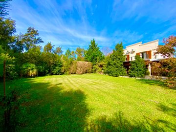APTO CREDITO - CASA EN VENTA | 5 AMBIENTES | LOTE INTERNO | FINCAS DEL LAGO, ING. MASCHWITZ.