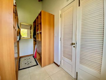 APTO CREDITO - CASA EN VENTA | 5 AMBIENTES | LOTE INTERNO | FINCAS DEL LAGO, ING. MASCHWITZ.