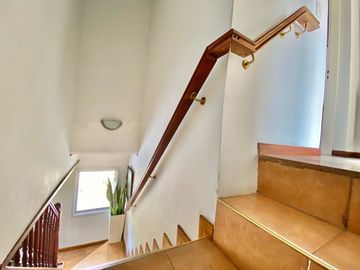 APTO CREDITO - CASA EN VENTA | 5 AMBIENTES | LOTE INTERNO | FINCAS DEL LAGO, ING. MASCHWITZ.