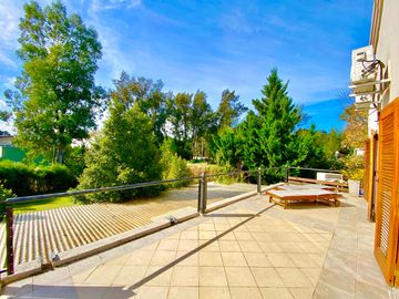APTO CREDITO - CASA EN VENTA | 5 AMBIENTES | LOTE INTERNO | FINCAS DEL LAGO, ING. MASCHWITZ.