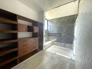 Residencia de 4 Recamaras con Alberca y Jacuzzi en Cabo Norte, Mérida