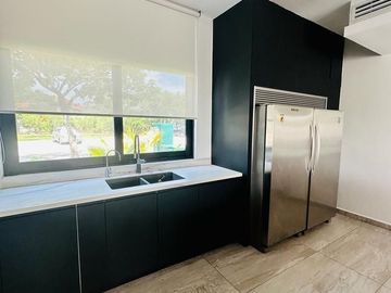 Residencia de 4 Recamaras con Alberca y Jacuzzi en Cabo Norte, Mérida