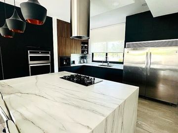 Residencia de 4 Recamaras con Alberca y Jacuzzi en Cabo Norte, Mérida