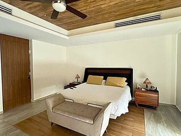 Residencia de 4 Recamaras con Alberca y Jacuzzi en Cabo Norte, Mérida