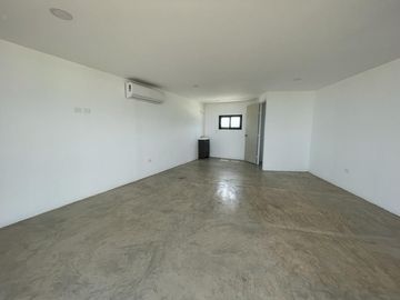 Residencia de 4 Recamaras con Alberca y Jacuzzi en Cabo Norte, Mérida