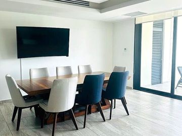 Residencia de 4 Recamaras con Alberca y Jacuzzi en Cabo Norte, Mérida