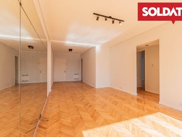 Departamento en venta, apto crédito, 3 ambientes con 2 baños. Espacio guardacoche.
