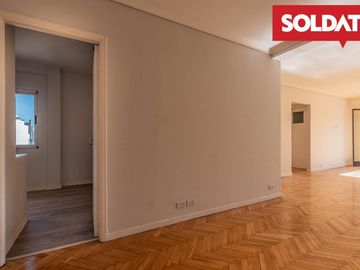 Departamento en venta, apto crédito, 3 ambientes con 2 baños. Espacio guardacoche.