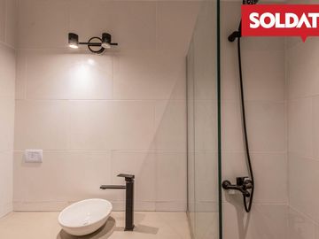 Departamento en venta, apto crédito, 3 ambientes con 2 baños. Espacio guardacoche.