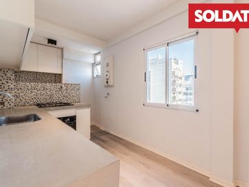 Departamento en venta, apto crédito, 3 ambientes con 2 baños. Espacio guardacoche.