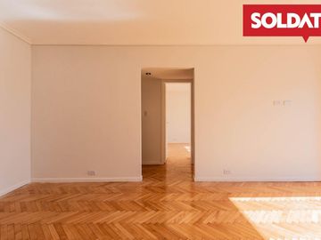 Departamento en venta, apto crédito, 3 ambientes con 2 baños. Espacio guardacoche.