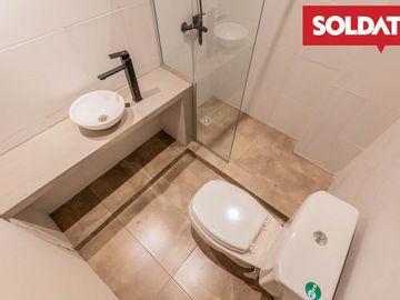 Departamento en venta, apto crédito, 3 ambientes con 2 baños. Espacio guardacoche.