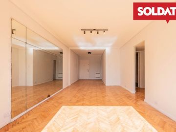 Departamento en venta, apto crédito, 3 ambientes con 2 baños. Espacio guardacoche.