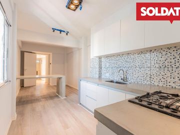 Departamento en venta, apto crédito, 3 ambientes con 2 baños. Espacio guardacoche.