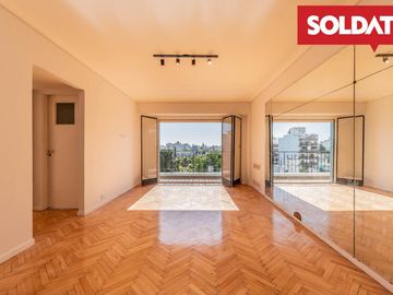 Departamento en venta, apto crédito, 3 ambientes con 2 baños. Espacio guardacoche.