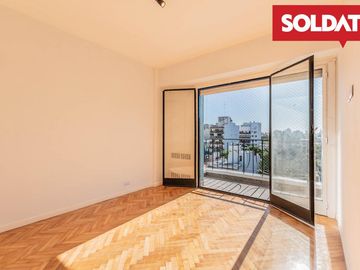 Departamento en venta, apto crédito, 3 ambientes con 2 baños. Espacio guardacoche.