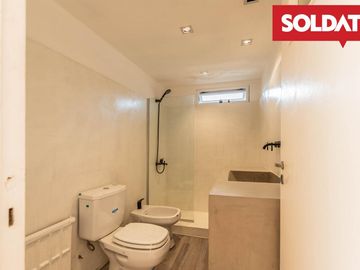 Departamento en venta, apto crédito, 3 ambientes con 2 baños. Espacio guardacoche.