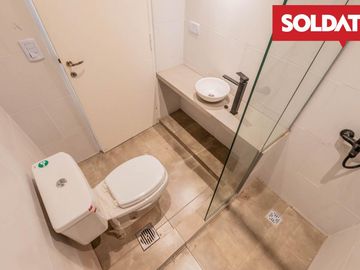 Departamento en venta, apto crédito, 3 ambientes con 2 baños. Espacio guardacoche.