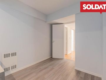 Departamento en venta, apto crédito, 3 ambientes con 2 baños. Espacio guardacoche.