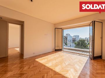 Departamento en venta, apto crédito, 3 ambientes con 2 baños. Espacio guardacoche.