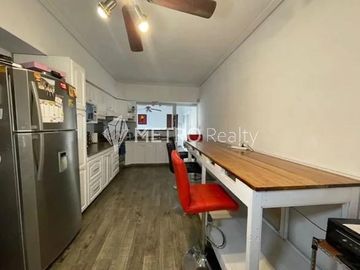 Casa 6 ambientes con quincho, pileta y doble cochera en Bernal Oeste