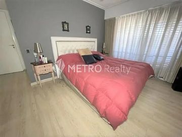 Casa 6 ambientes con quincho, pileta y doble cochera en Bernal Oeste