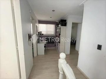 Casa 6 ambientes con quincho, pileta y doble cochera en Bernal Oeste