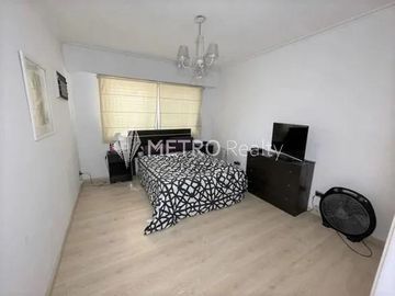 Casa 6 ambientes con quincho, pileta y doble cochera en Bernal Oeste