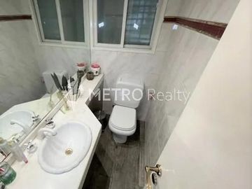 Casa 6 ambientes con quincho, pileta y doble cochera en Bernal Oeste