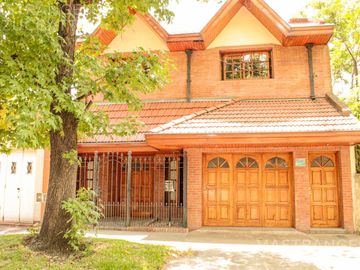 Excelente chalet apto credito hipotecario - Banfield Este
