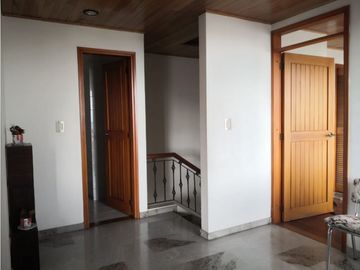 SE ARRIENDA GRAN Y HERMOSO APARTAMENTO EN LOS ALPES