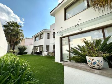 CASA EN VENTA EN PRADO LARGO ZONA ESMERALDA