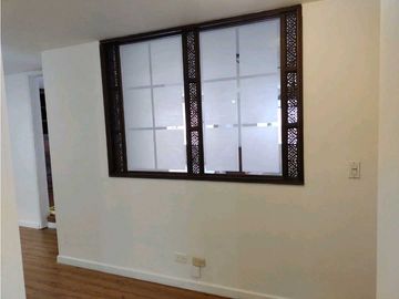 Venta / Arriendo apto en la 93