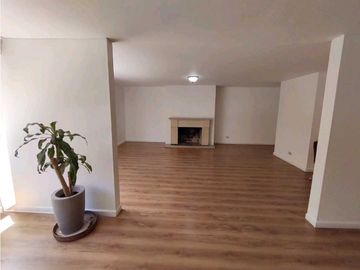 Venta / Arriendo apto en la 93