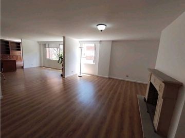 Venta / Arriendo apto en la 93
