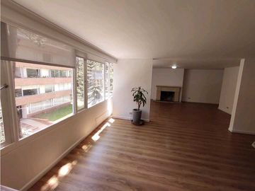 Venta / Arriendo apto en la 93
