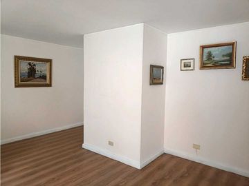 Venta / Arriendo apto en la 93