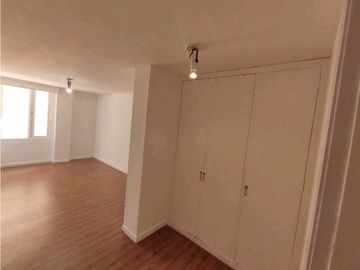 Venta / Arriendo apto en la 93