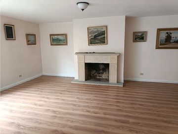 Venta / Arriendo apto en la 93