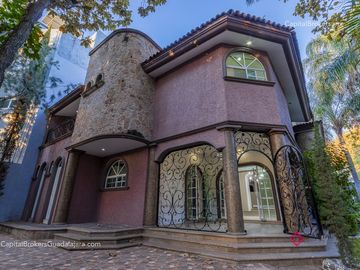 Casa en venta en Bugambilias Zona Sur Lujo