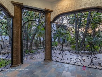 Casa en venta en Bugambilias Zona Sur Lujo